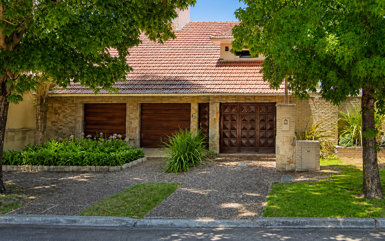 Exterior de la Sede Francia de Residencia Namasté.